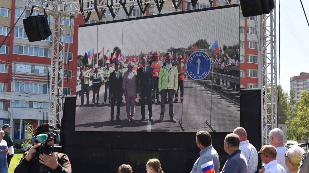 Губернатор Брянской области Александр Богомаз и заместитель Председателя Правительства РФ Марат Хуснуллин посетили открытие моста в Фокино