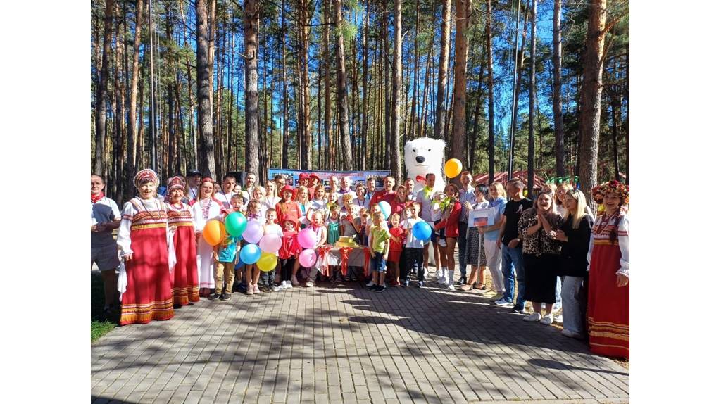 На базе брянской «Искорки» стартовал открытый фестиваль молодых семей «Стартует 7я»