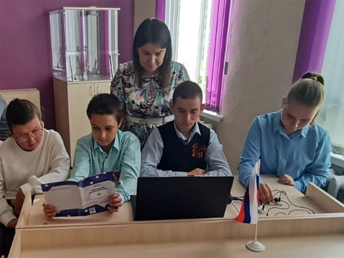 На Брянщине в Хохловской школе Климовского района прошел День физики
