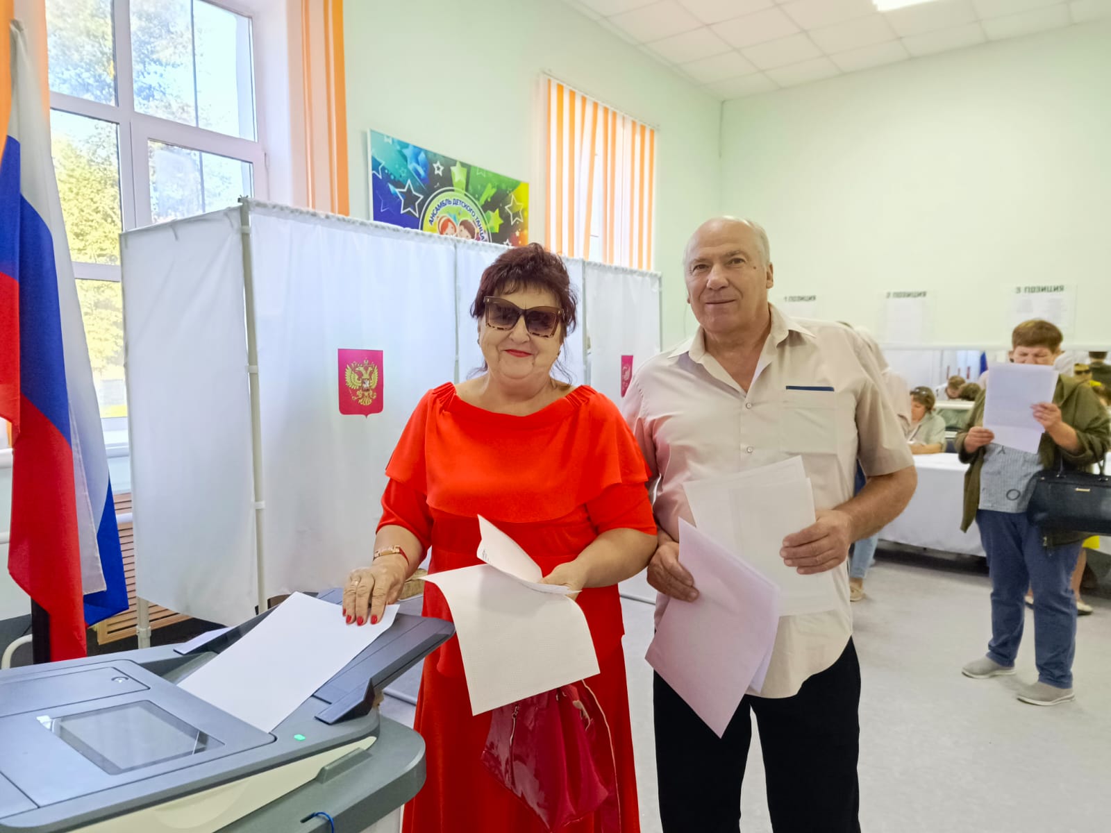 Семьями в Почепском районе идут на участки избиратели