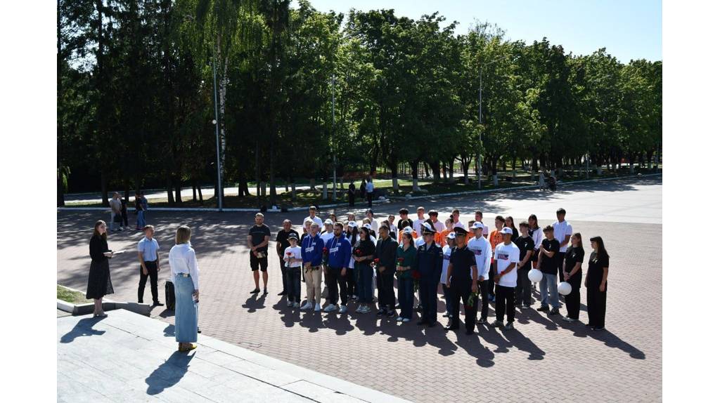 В День солидарности в борьбе с терроризмом в Брянске провели митинг