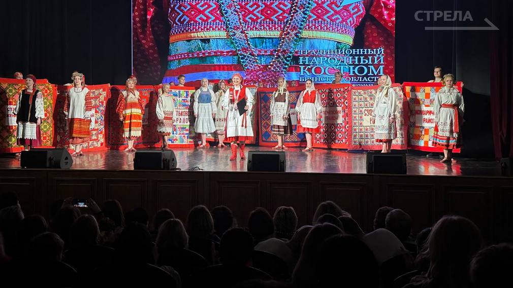 В ДК БМЗ презентовали II книгу сборника «Традиционный народный костюм Брянской области конца XIX – начала XX века»
