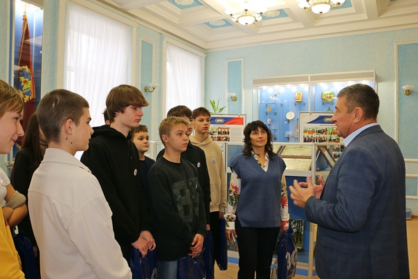 Депутаты Брянской областной Думы проводят для школьников патриотические уроки