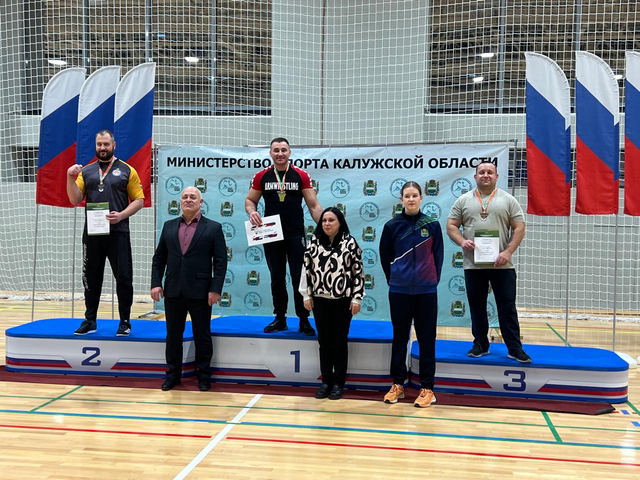Почепский спортсмен Сергей Железный- победитель в супертяжелом весе на соревнованиях в Калуге по армреслингу