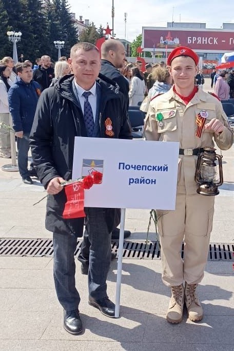 В праздничном митинге в Брянске 9 мая принял участие ученик школы имени Некрасова Матвей Сузиков из Почепа