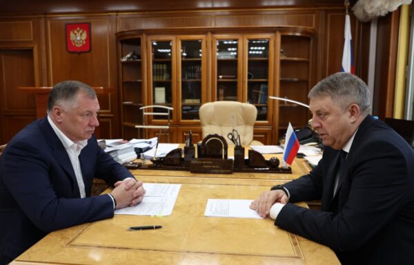 Александр Богомаз с Маратом Хуснуллиным на рабочей встрече обсудили текущую ситуацию в регионе