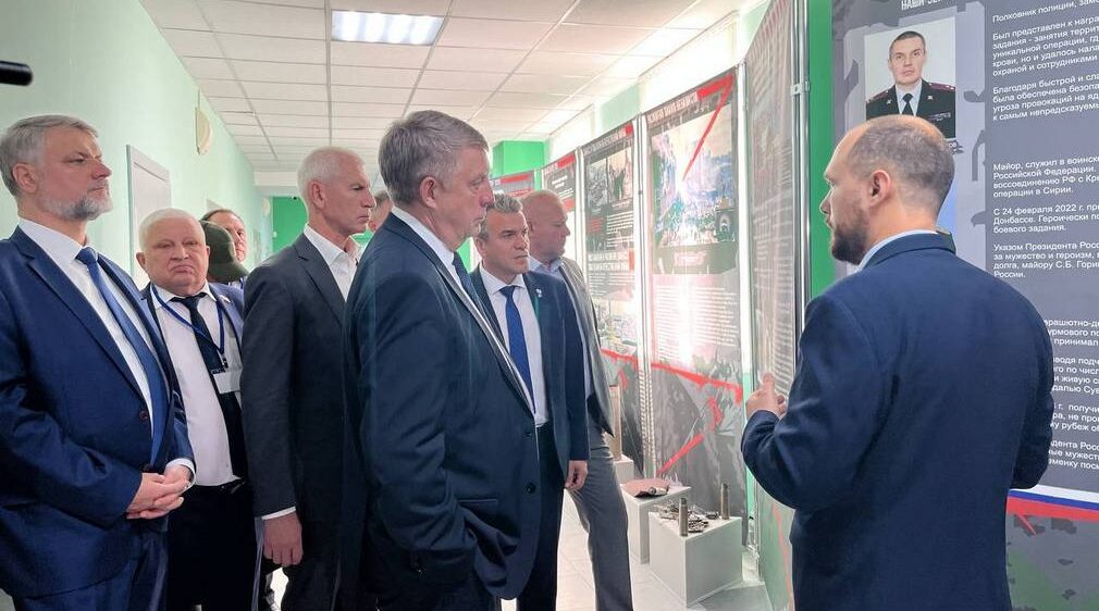Губернатор Александр Богомаз участвовал в форуме, посвященном Году защитника Отечества