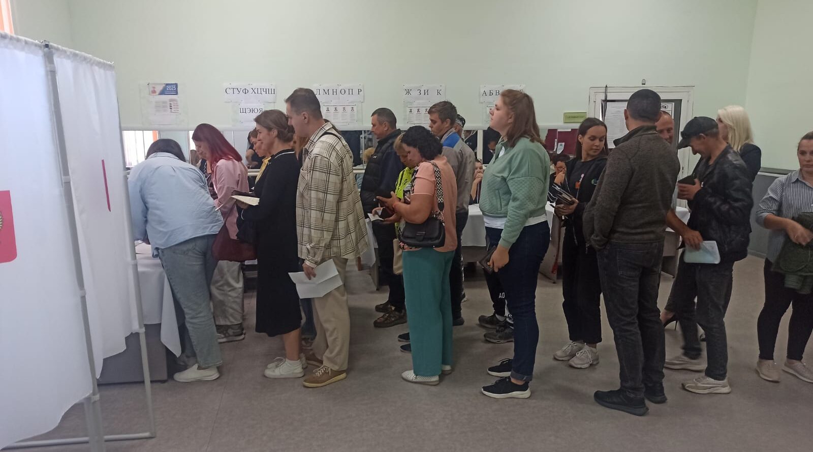 В Почепском районе  на избирательных участках многолюдно