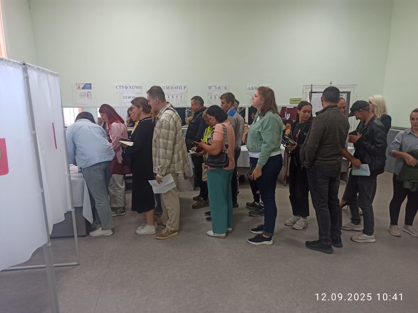 В Почепском районе  на избирательных участках многолюдно
