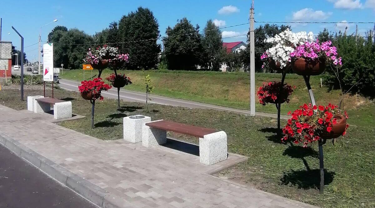 В Глинищево завершены работы по благоустройству участка площади «Народная»