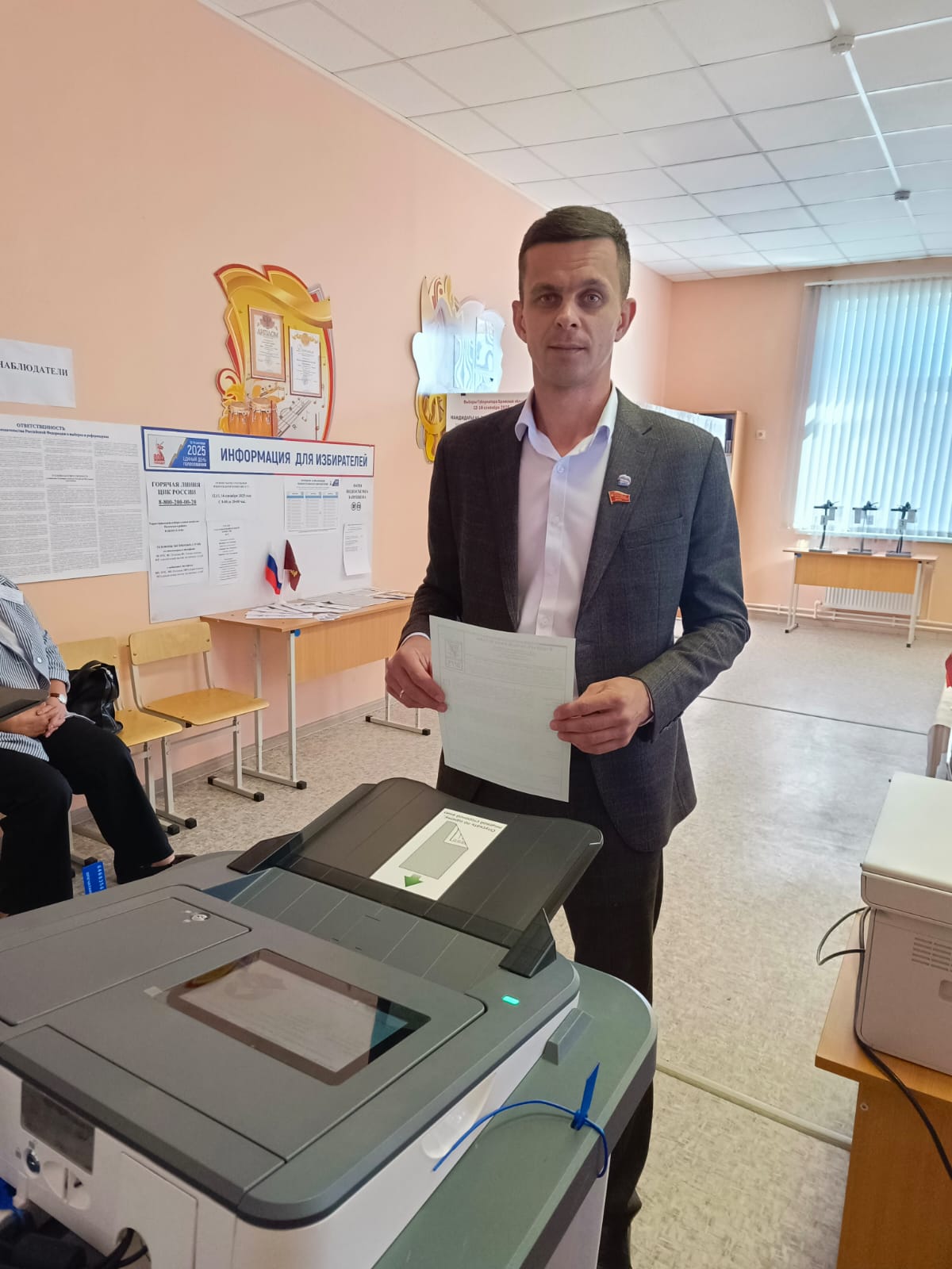 В Почепе на выборах губернатора проголосовал депутат Брянской облдумы Михаил Касацкий