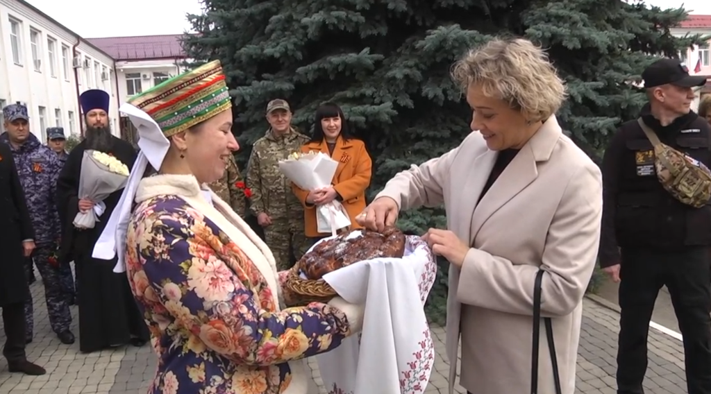 Легендарная биатлонистка Ольга Зайцева приехала в Стародуб с гуманитарной миссией