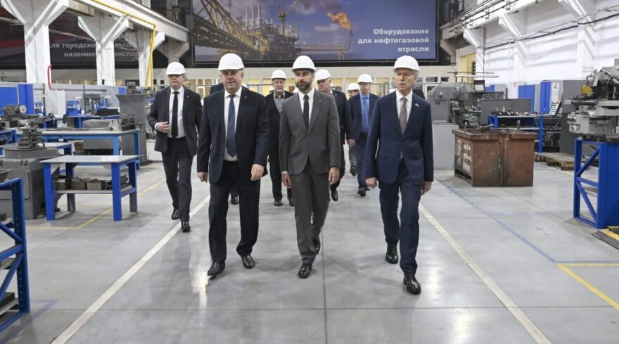 Александр Богомаз с Олегом Матыциным посетили ООО «Термотрон-завод»