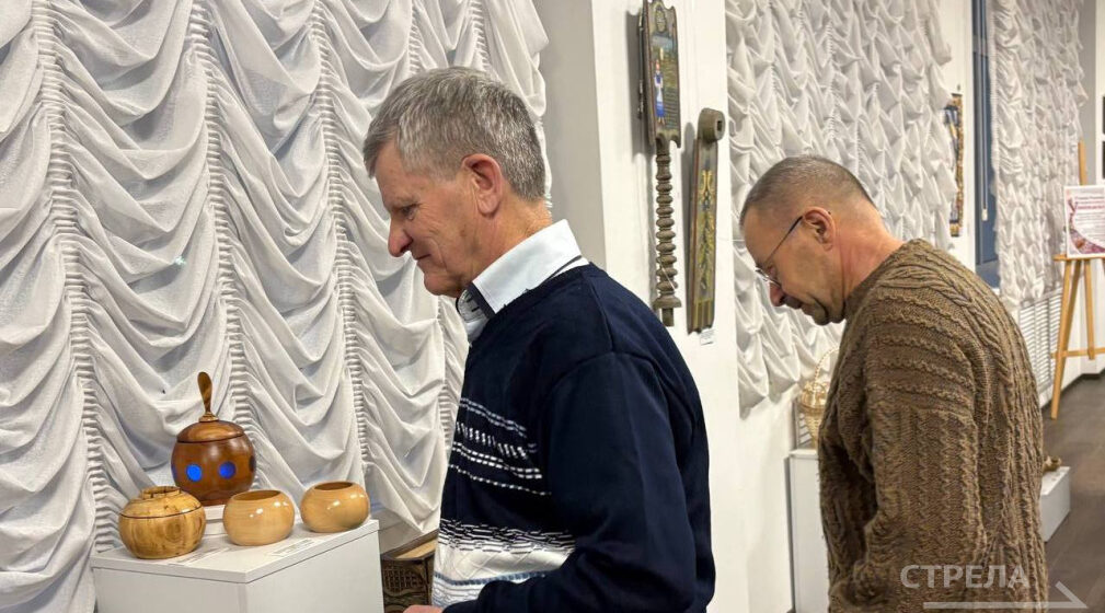 В Брянске выставка объединила произведения народных мастеров