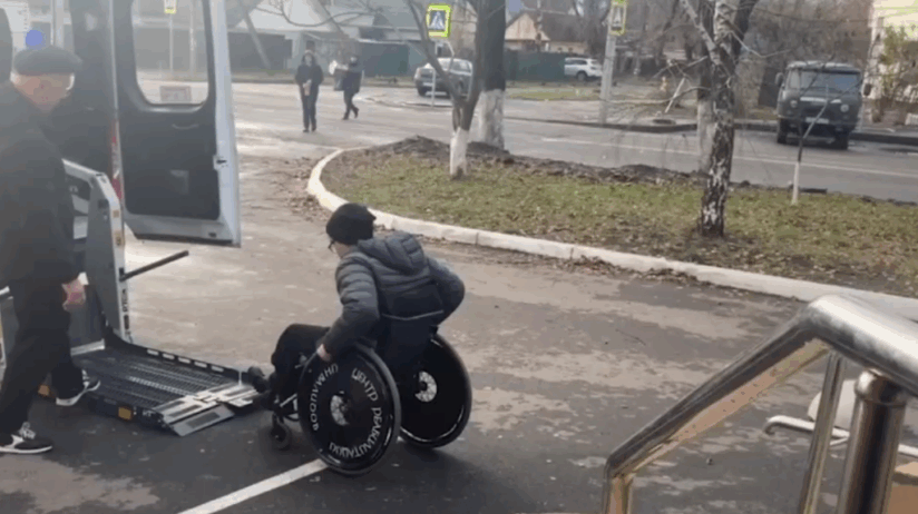 В Брянске обновили автопарк социального такси для инвалидов-колясочников