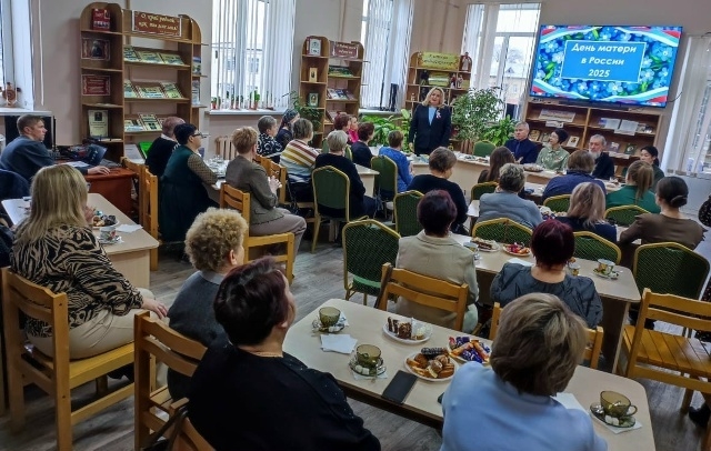 В Почепской библиотеке прошел круглый стол матерей с Комитетом  семей воинов Отечества