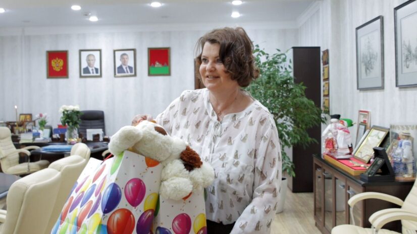 Марина Дбар устроила праздник для детей в онкоцентре Брянска