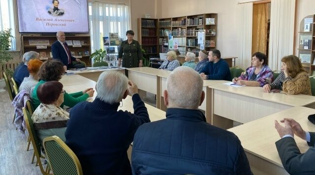 В Почепской библиотеке состоялась встреча с краеведом Александром Кожановым