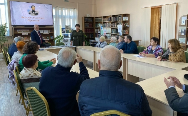 В Почепской библиотеке состоялась встреча с краеведом Александром Кожановым