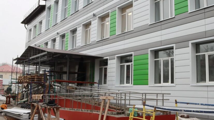 В брянской школе № 42 отремонтировали два этажа