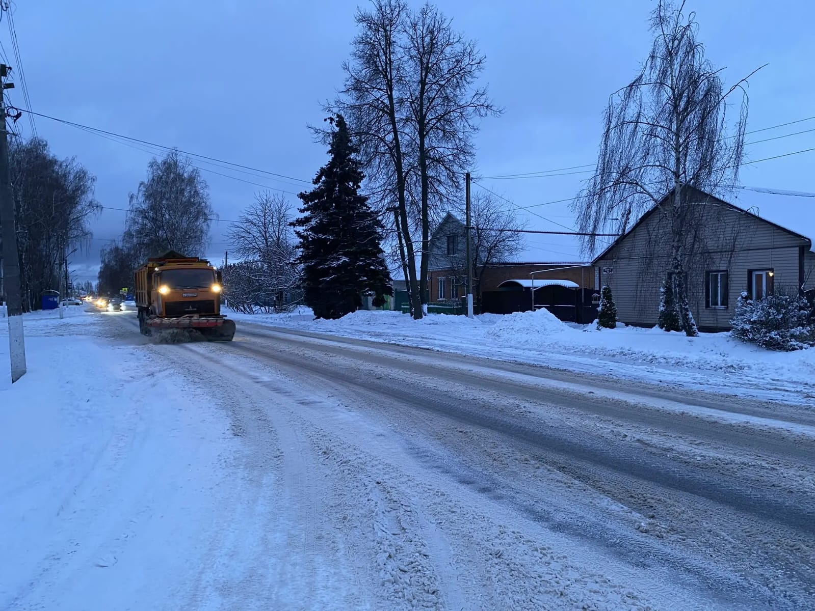 В Почепском районе борются с последствиями снегопада