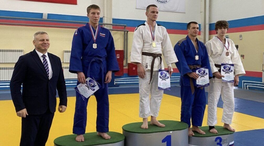 Золото и бронзу завоевали Почепские самбисты и дзюдоисты.