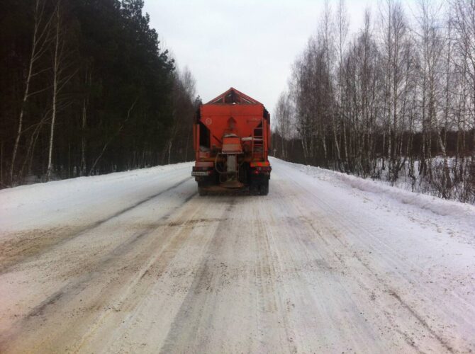 Брянские дорожные службы продолжают работать в усиленном режиме