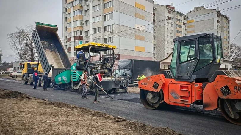 В Брянске на улице Куйбышева уложили выравнивающий слой асфальта