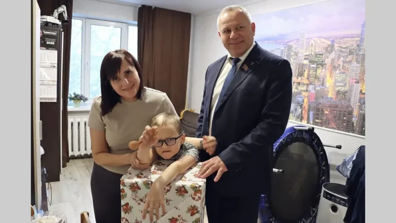 Спикер брянской облдумы Валентин Суббот исполнил новогоднюю мечту 8-летнего Даниила