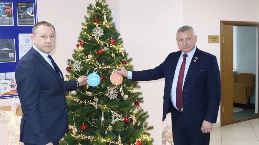 Руководители Брянского района принимают участие в акции «Елка желаний»