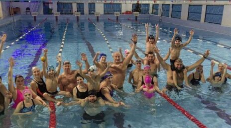 В городе Сельцо спортивные семьи сплотило плавание