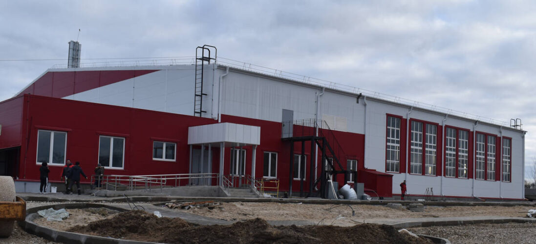 В Клетне новый спорткомплекс с бассейном готовится к открытию