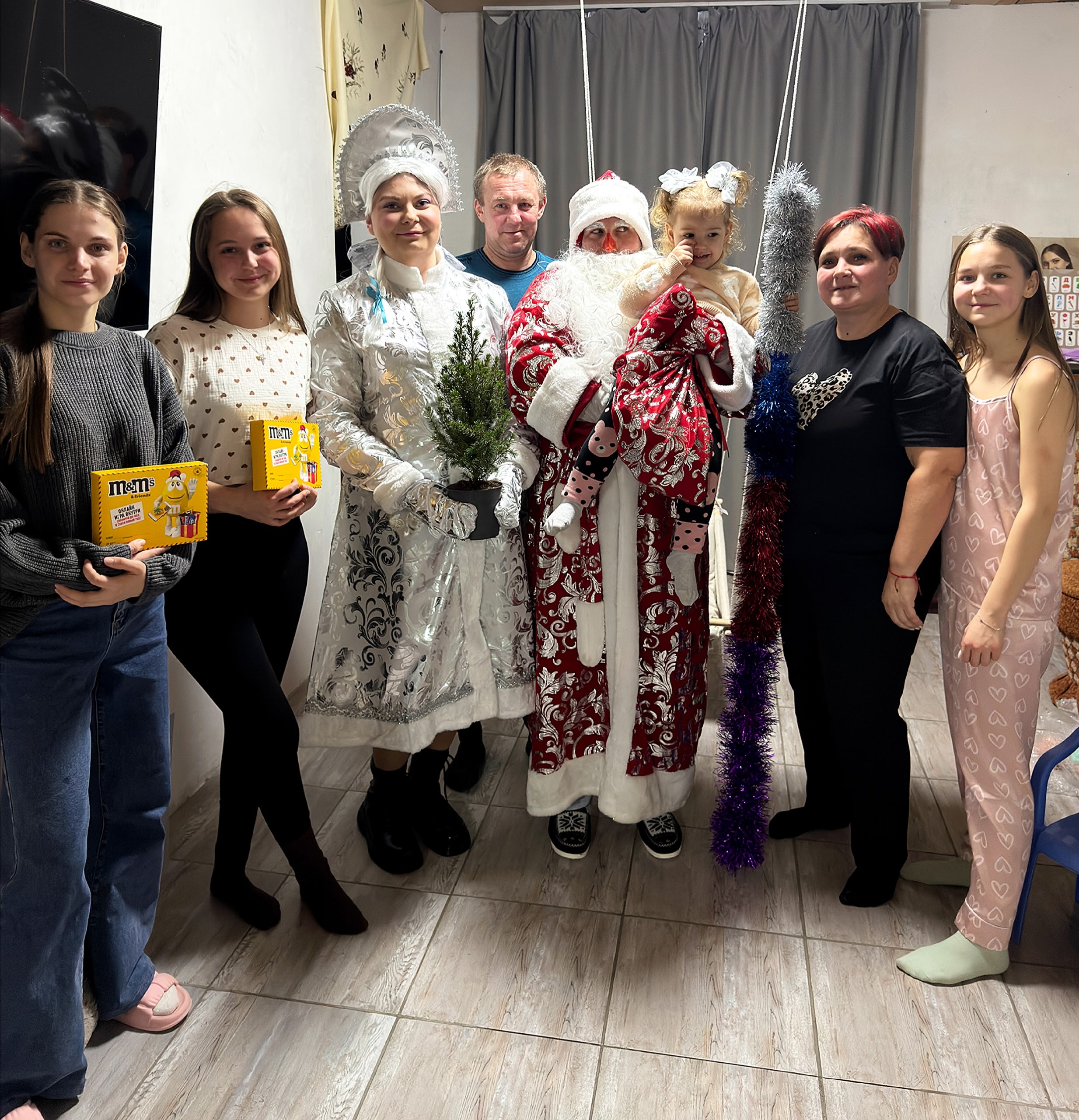 Многодетные семьи сотрудников Почепского техникума поздравили с Новым годом!