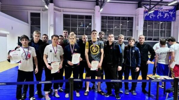 Брянские спортсмены успешно выступили на Первенстве ЦФО по спортивной борьбе