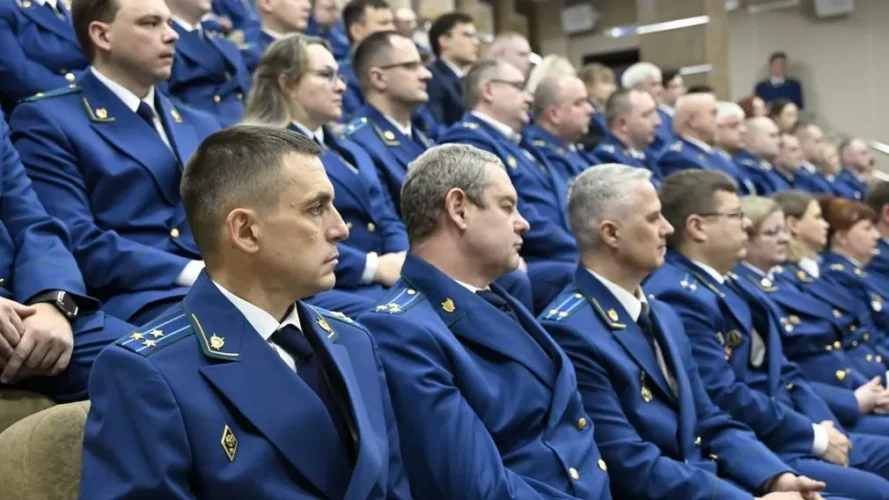 Губернатор Александр Богомаз поздравил сотрудников и ветеранов прокуратуры