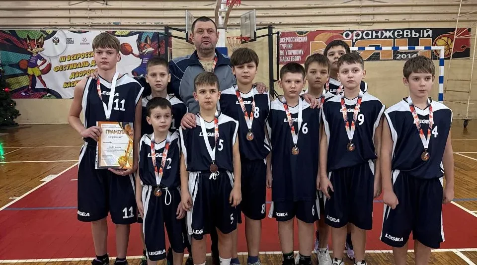 Баскетболисты «СШ «Чемпион» Почепского района» — призеры Брянской области.