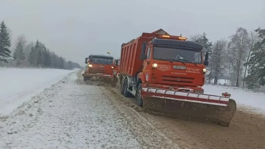 Красногорские дорожники и коммунальщики продолжают убирать снег