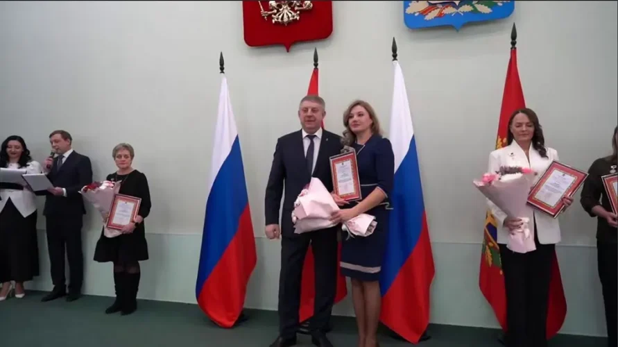 Губернатор Брянщины поздравил ветеранов и работников средств массовой информации