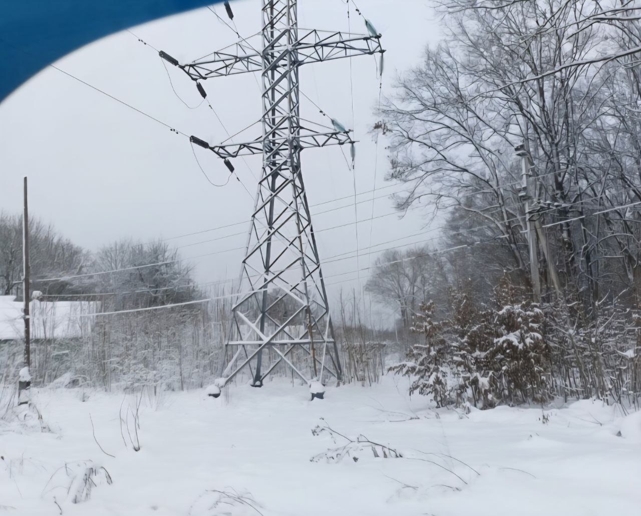 В Почепском районе идёт ликвидация последствий сильного снегопада