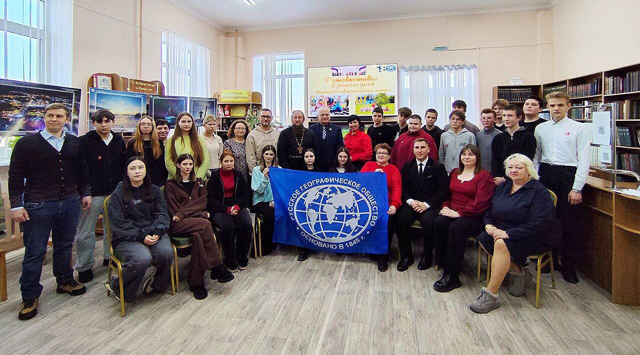 В Почепской центральной библиотеке открылась фотовыставка В. Куликова «Кочуй. Живи. Люби»