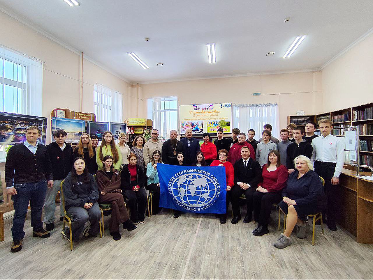 В Почепской центральной библиотеке открылась фотовыставка В. Куликова «Кочуй. Живи. Люби»