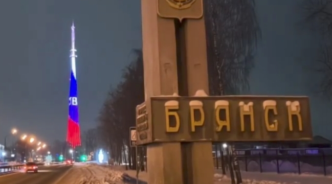 Брянская телебашня заиграла огнями в честь юбилея Следственного Комитета РФ