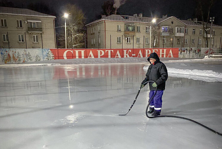 В Фокинском районе открывается самый большой в Брянске каток под открытым небом