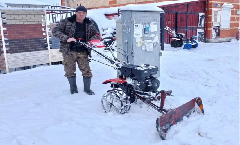 В Почепском районе еще с вечера приступили к уборке снега