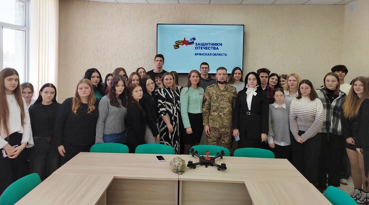 В Брянском техникуме питания и торговли ветеран СВО встретился со студентами