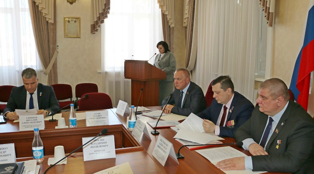 В комитете Брянской областной Думы рассмотрели вопросы о помощи ветеранам и участникам СВО