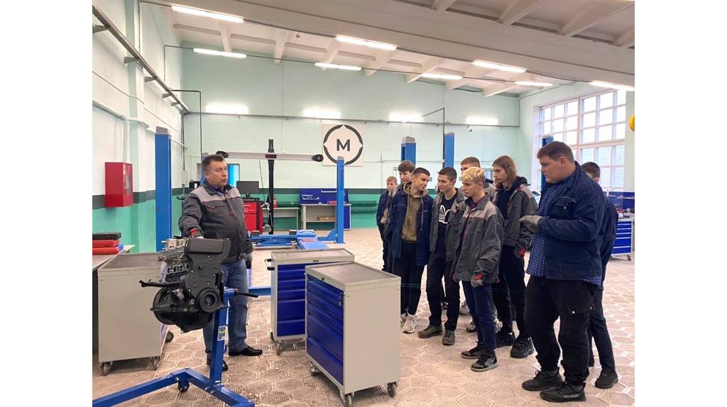 На Брянщине подростки «примерили» около 100 разных профессий в рамках профессиональных проб