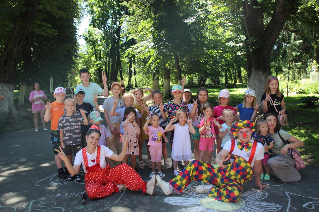 В Почепском районном Доме культуры прошла конкурсно-игровая программа «С летом наперегонки!»