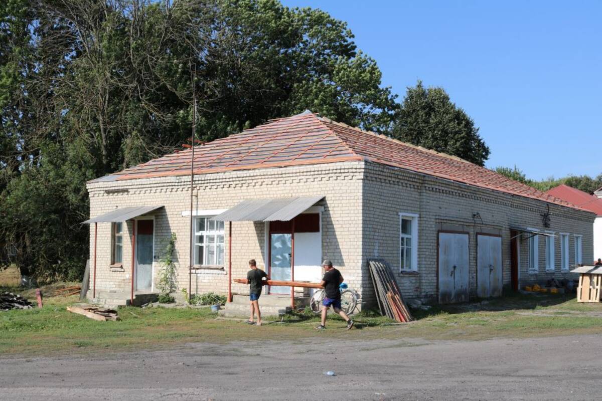 На Брянщине в Комаричской районной больнице продолжается капремонт хозяйственного корпуса