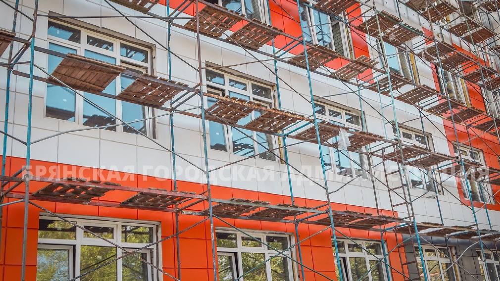 В Бежицком районе Брянска продолжается капитальный ремонт школы № 13